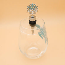Load image into Gallery viewer, Sand Snowflake Wine Stopper - GoBeachy
