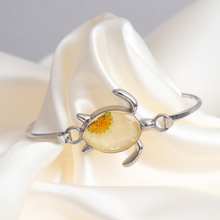 Load image into Gallery viewer, Pressed Daisy Sea Turtle Bracelet